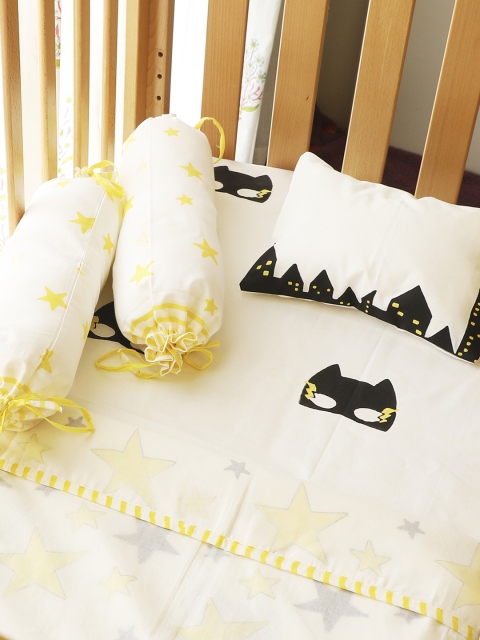 

Masaya Unisex Infants White & Black Printed Cot Bedding Set