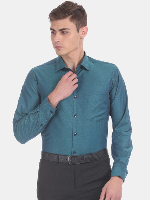 

Excalibur Men Green Regular Fit Solid Party Shirt