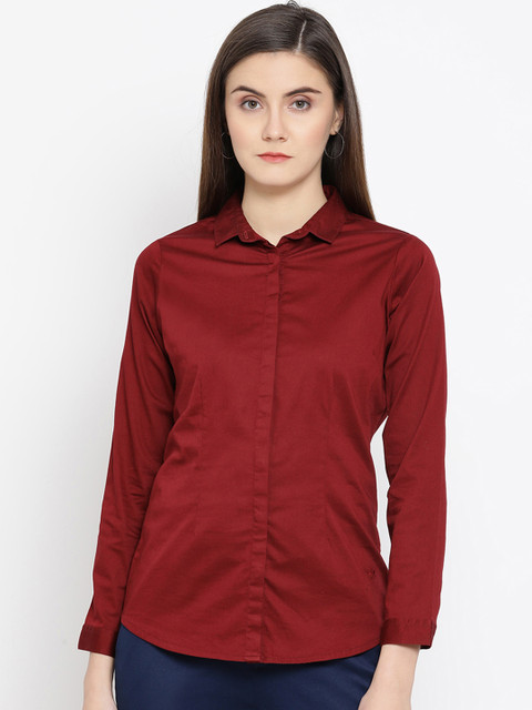 

Crimsoune Club Women Red Standard Slim Fit Solid Casual Shirt
