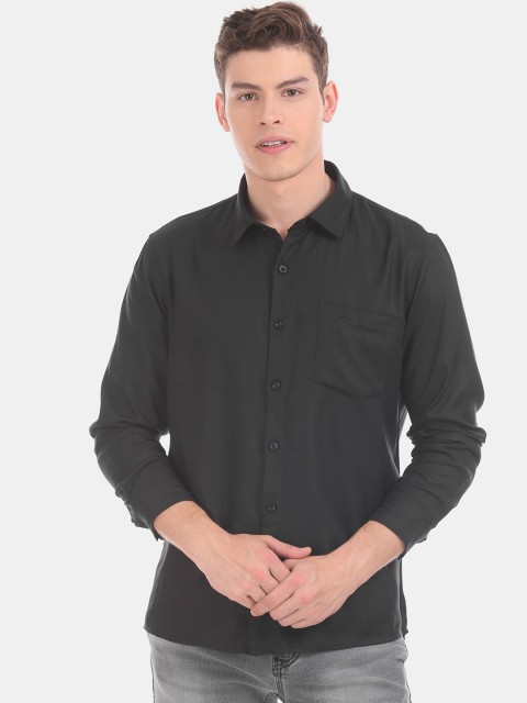 

Ruggers Men Black Regular Fit Solid Casual Shirt
