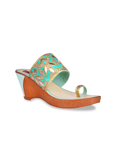 

MSC Women Green & Gold-Toned Woven Design Heels