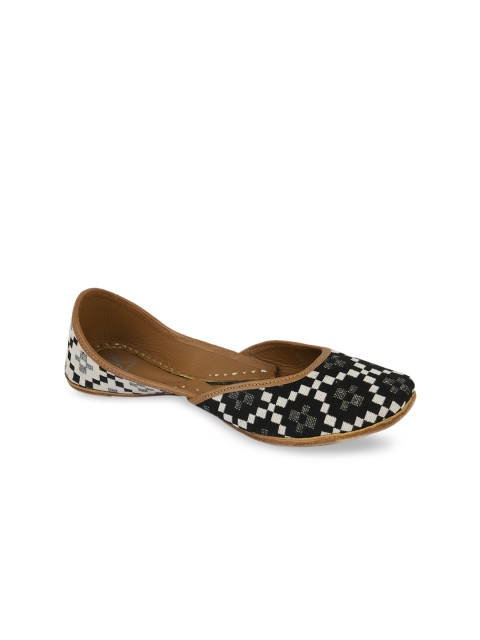 

Jutti Express Women Black & White Woven Design Handcrafted Canvas Mojaris