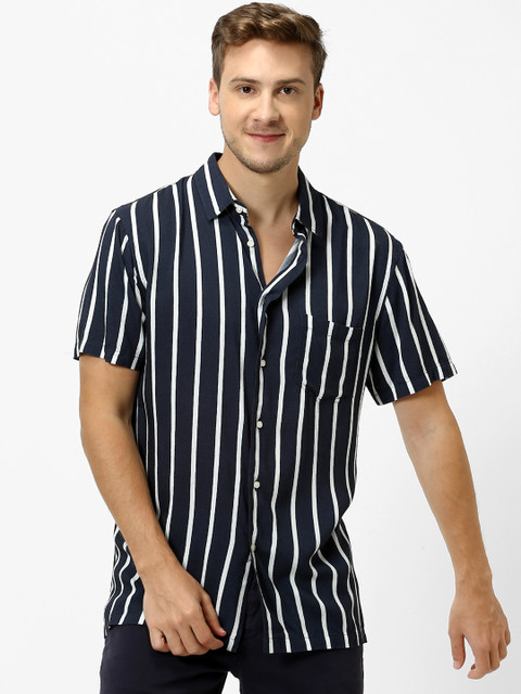 

Celio Men Navy Blue & White Regular Fit Striped Casual Shirt