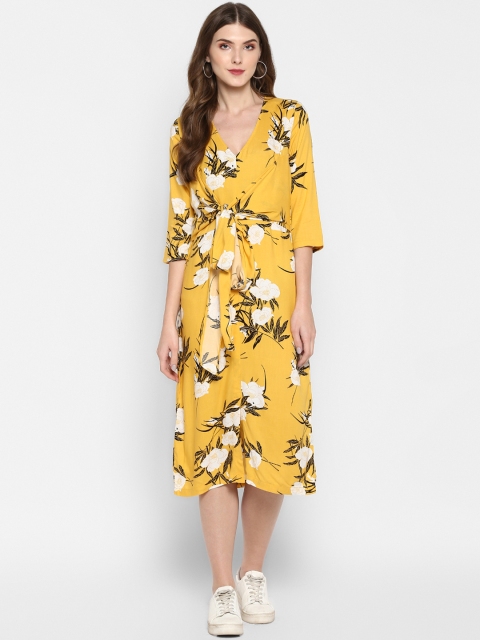 

MIAMINX Women Yellow & White Printed Fit and Flare Dress