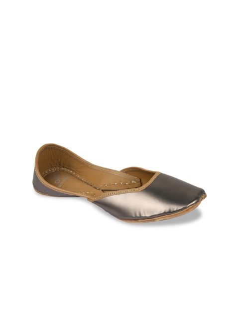 

Jutti Express Women Gunmetal-Toned Solid Handcrafted Mojaris, Metallic