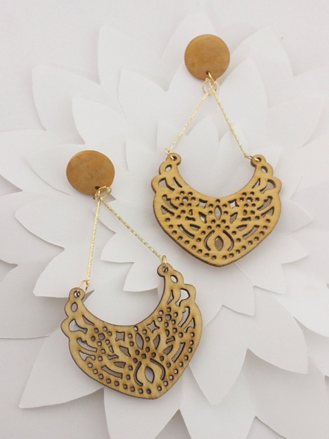 

Sia Art Jewellery Champagne Crescent Shaped Chandbalis