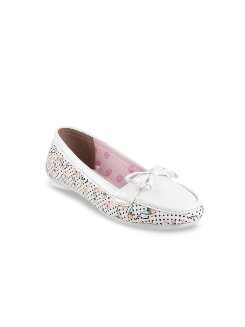 

Metro Girls White Printed Ballerinas