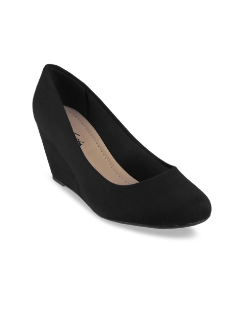 

Metro Women Black Solid Wedge Heel Pumps