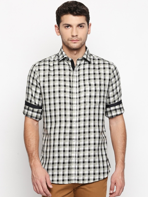 

Solemio Men White & Black Regular Fit Checked Casual Shirt