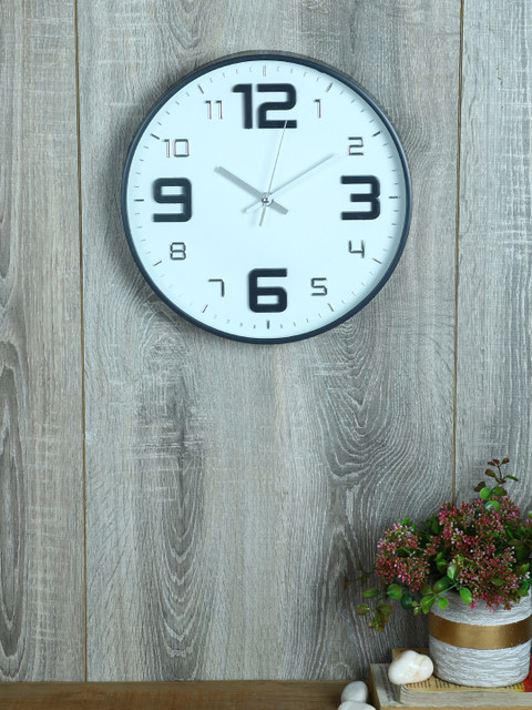 

House Of Accessories Black & White Round Solid 30 x 30 CM Analogue Wall Clock