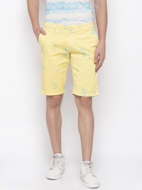 

SPYKAR Men Yellow & Blue Printed Slim Fit Regular Shorts