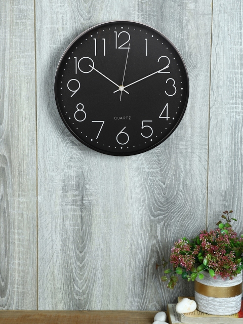 

House Of Accessories Black Round Solid Analogue Wall Clock (30 x 4)