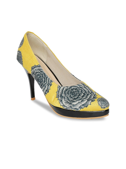 

Kanvas Women Yellow & Grey Printed Pumps