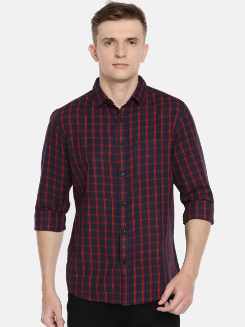 

Chennis Men Navy Blue & Red Regular Fit Checked Casual Shirt