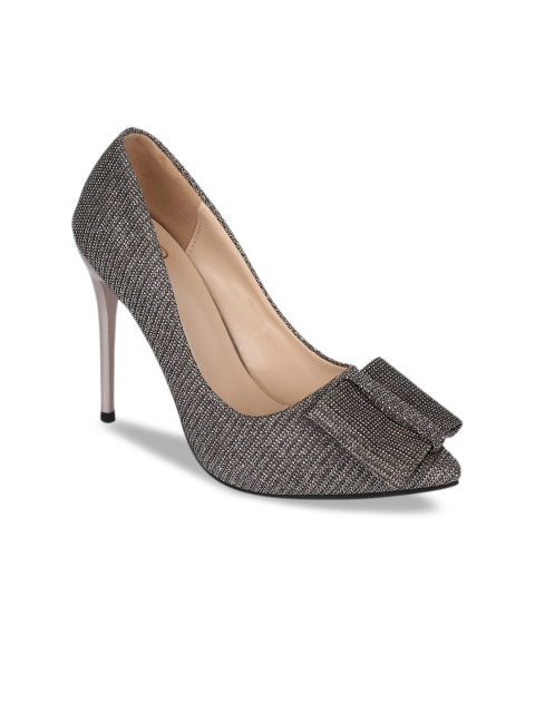 

Sole To Soul Women Gold-Toned Solid Pumps