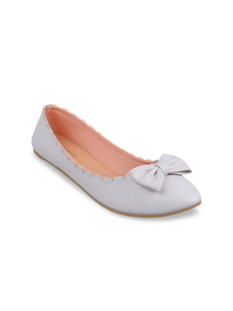 

Metro Women Grey Solid Ballerinas