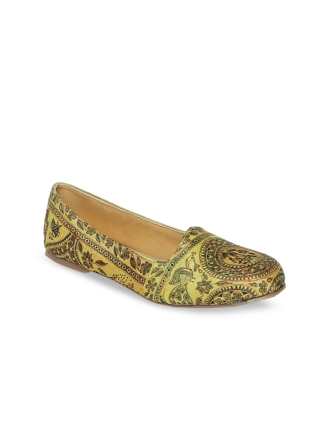 

Kanvas Women Yellow Printed Ballerinas