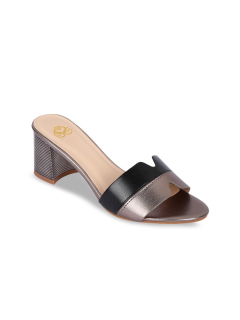 

Sole To Soul Women Black & Gunmetal-Toned Colourblocked Heels