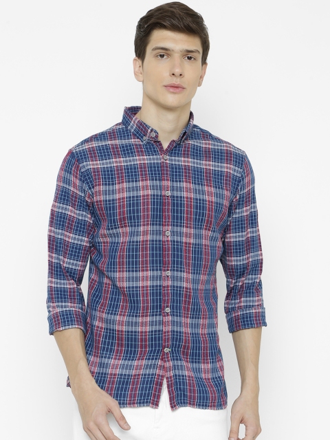 

AweTRend Men Navy Blue & Red Slim Fit Checked Casual Shirt