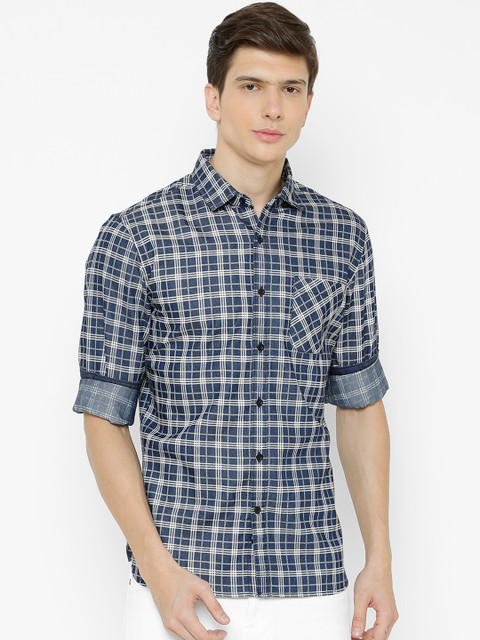 

AweTRend Men Navy Blue & White Slim Fit Checked Casual Shirt
