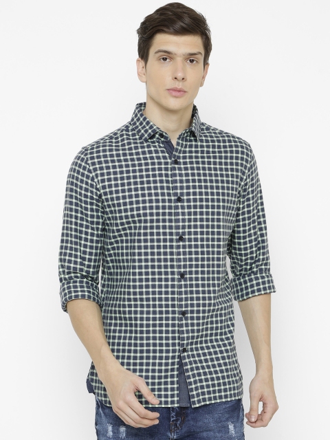 

AweTRend Men Navy Blue & Green Slim Fit Checked Casual Shirt