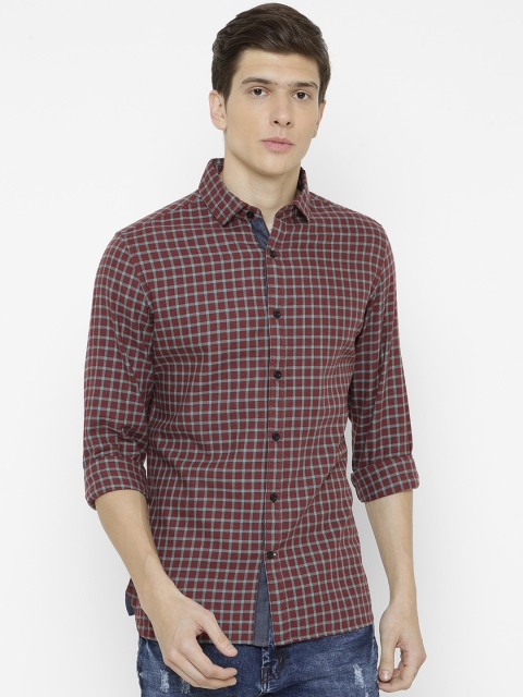 

AweTRend Men Maroon & Turquoise Blue Slim Fit Checked Casual Shirt