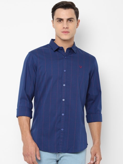 

Solly Jeans Co. Men Navy Blue & Red Regular Fit Striped Casual Shirt