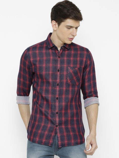 

AweTRend Men Red & Navy Blue Slim Fit Checked Casual Shirt