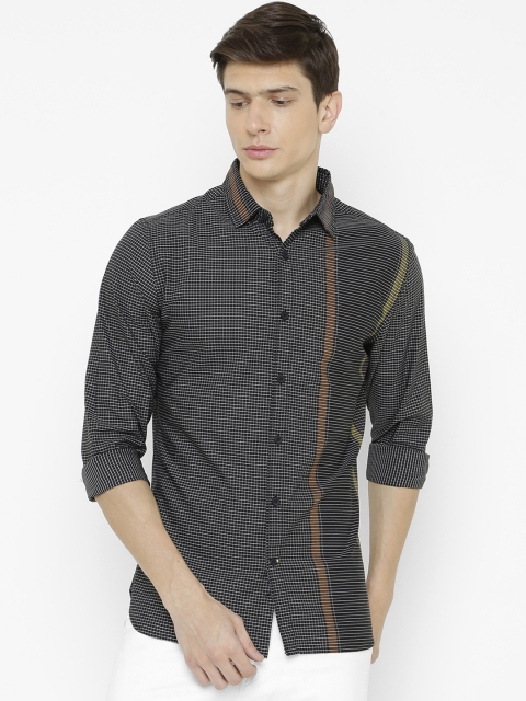 AweTRend Men Black & Off-White Slim Fit Checked Casual Shirt