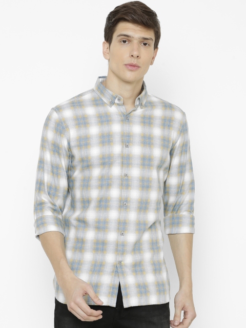 

AweTRend Men Off-White & Blue Slim Fit Checked Casual Shirt