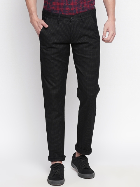 

Easies Men Black & White Slim Fit Checked Regular Trousers