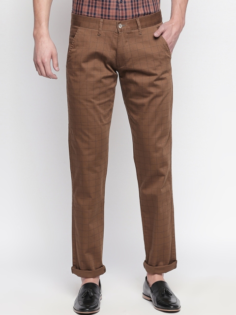 

Easies Men Brown & Black Slim Fit Checked Chinos