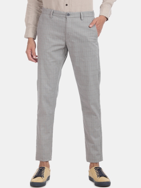 

U.S. Polo Assn. Men Grey & Black Regular Fit Checked Regular Trousers