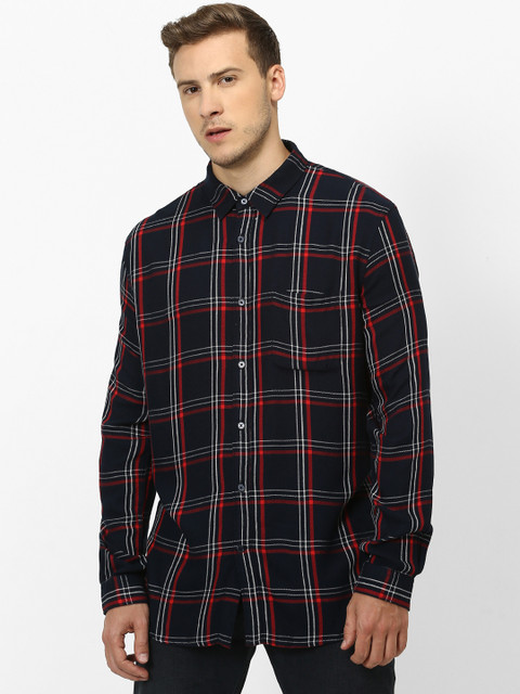 

Celio Men Black & Red Regular Fit Checked Casual Shirt