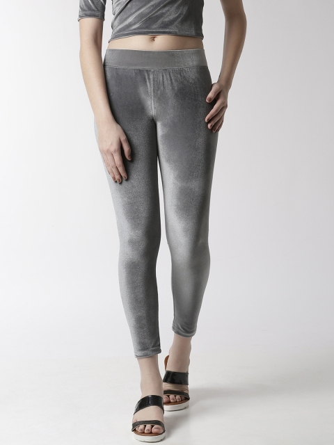 

De Moza Women Silver-Toned Solid Velvet Mid-Rise Cropped Leggings