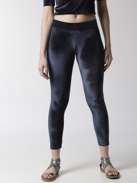 

De Moza Women Navy Blue Solid Velvet Mid-Rise Cropped Leggings