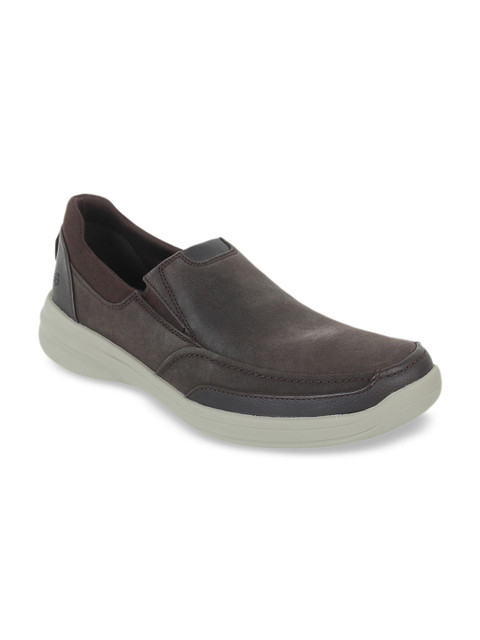 

Cloudsteppers by Clarks Men Coffee Brown Leather STEPSTROLLEDGE Slip-On Sneakers