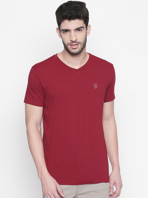 

Mufti Men Maroon Solid Slim Fit V-Neck T-shirt
