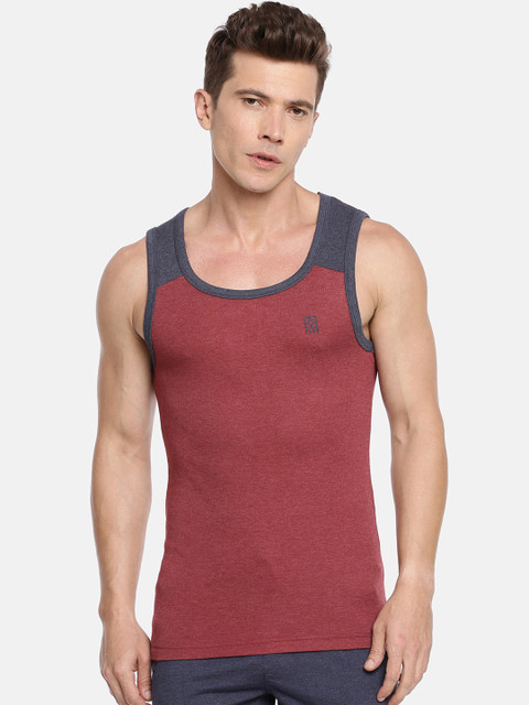 

F A S O Men Maroon Solid Scoop Neck Innerwear Vest