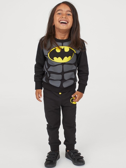 

H&M Boys Black Printed Sweatshirt And Joggers