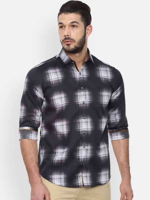 

V Dot Men Black & White Slim Fit Printed Casual Shirt