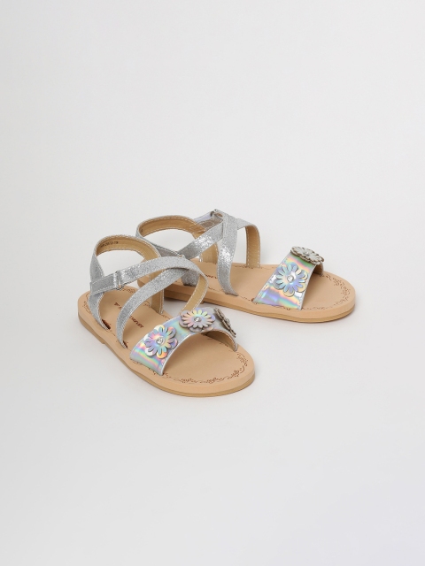 

Fame Forever by Lifestyle Girls Silver-Toned Iridescent Effect Open Toe Flats