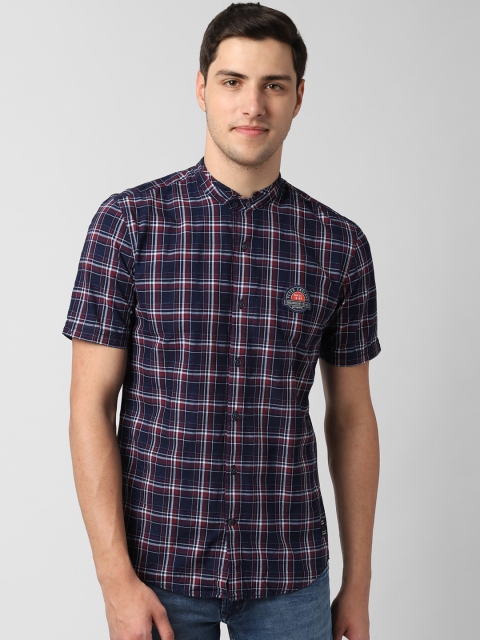 

Peter England Casuals Men Navy Blue & Off-White Slim Fit Checked Casual Shirt