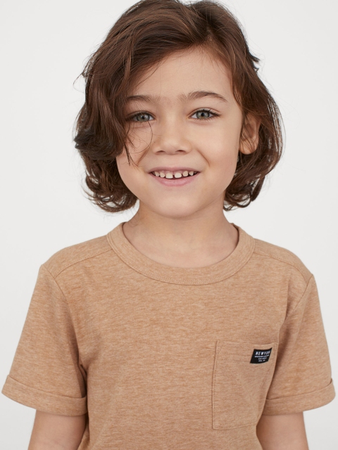 

H&M Boys Beige Solid T-shirt With A Chest Pocket