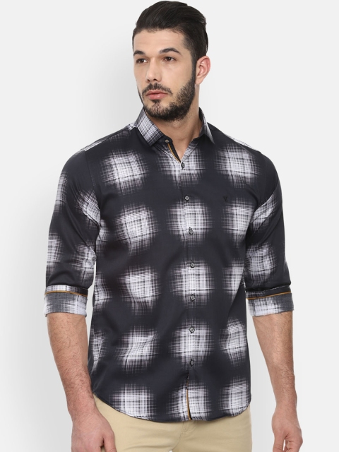 

V Dot Men Black & White Slim Fit Printed Casual Shirt