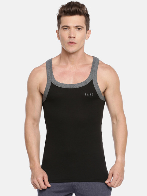 

F A S O Men Black Solid Scoop Neck T-shirt