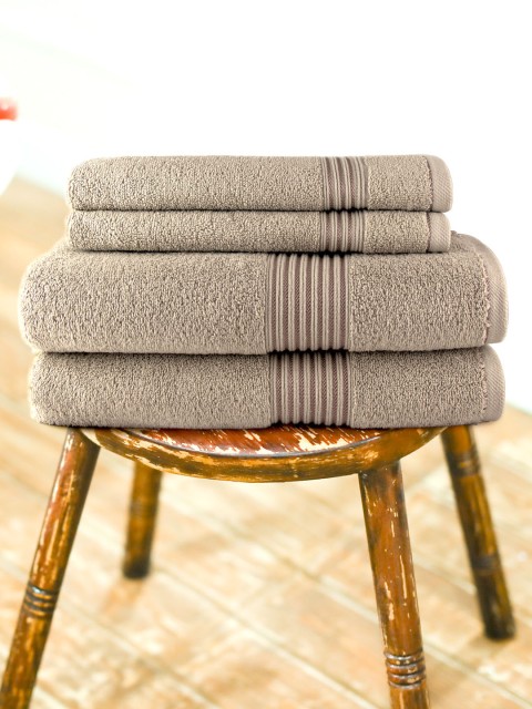 

swiss republic Unisex Pack of 4 Beige Solid Signature 630 GSM Towels