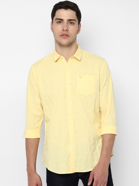 

Solly Jeans Co. Men Yellow Regular Fit Checked Casual Shirt