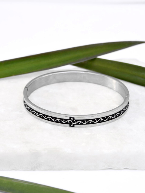 

Tistabene Men Silver-Plated & Black Textured Bracelet