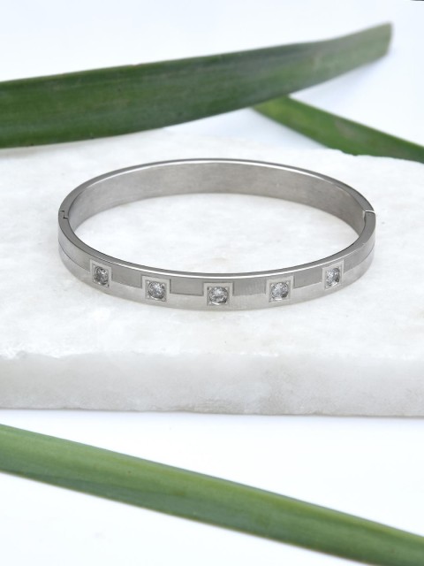 

Tistabene Men Silver-Plated Stone-Studded Bracelet